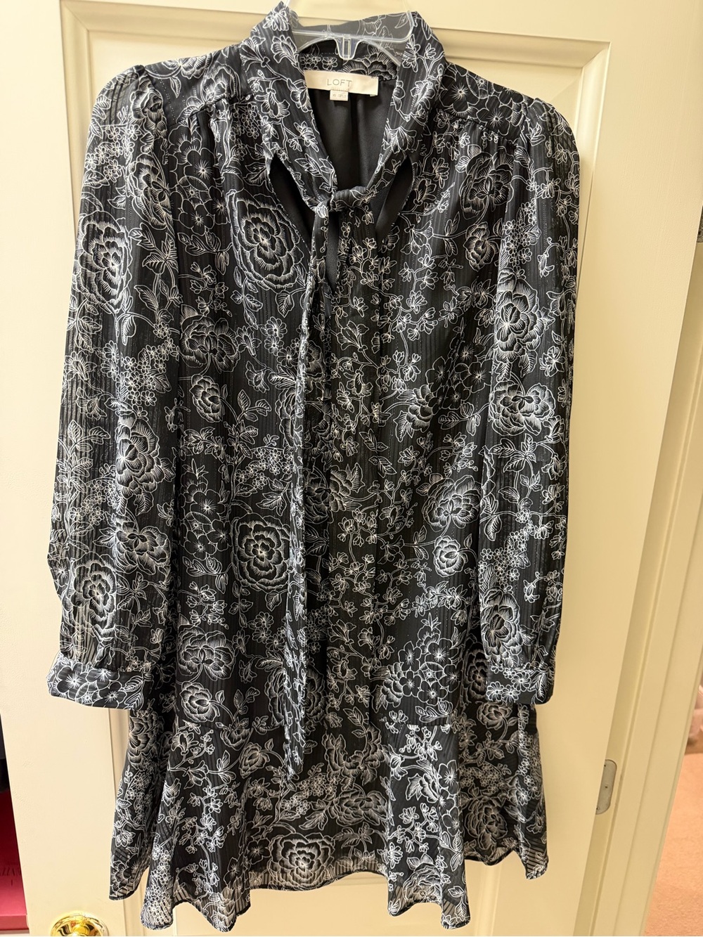 LOFT Black White Floral Tie Neck Long Sleeve Dress XS